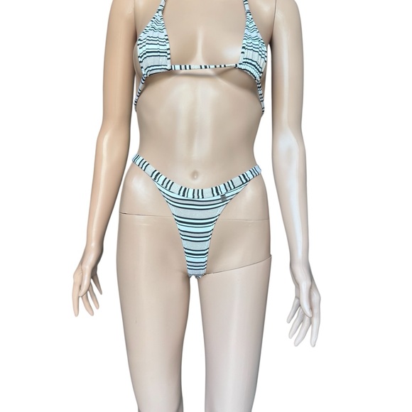 Chic Black and White Striped Bikini Set - Picture 3 of 8